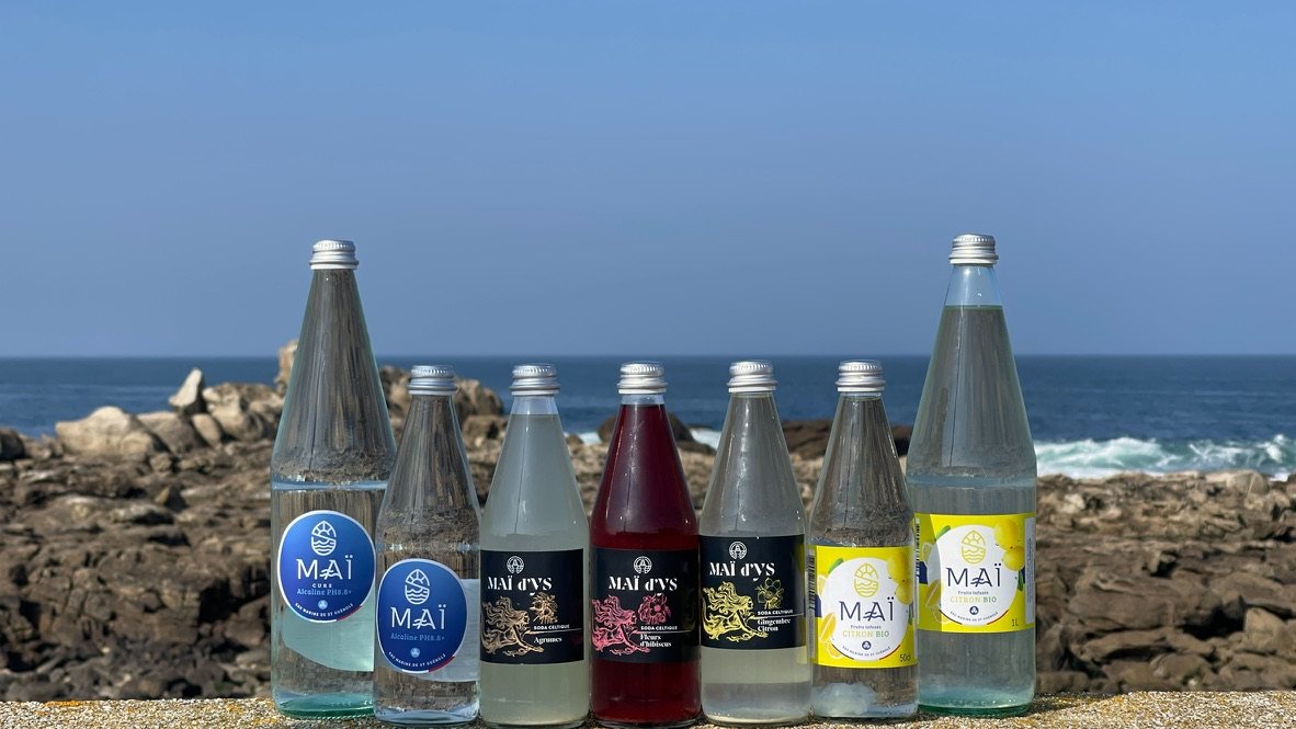 Toute la collection Maï Waters réunie face à l'océan